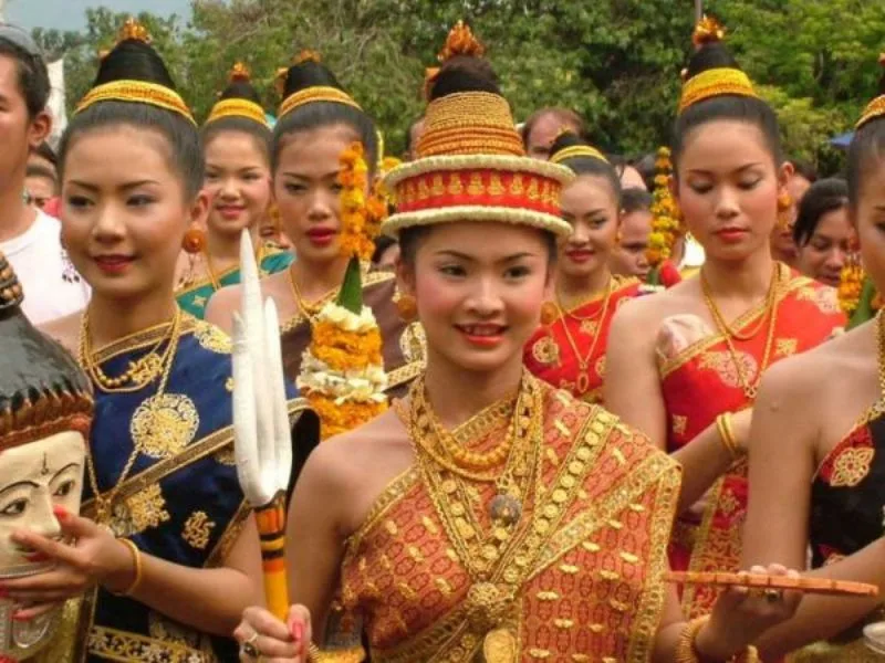 trang phuc truyen thong lao co gi dac sac kham pha tu a z